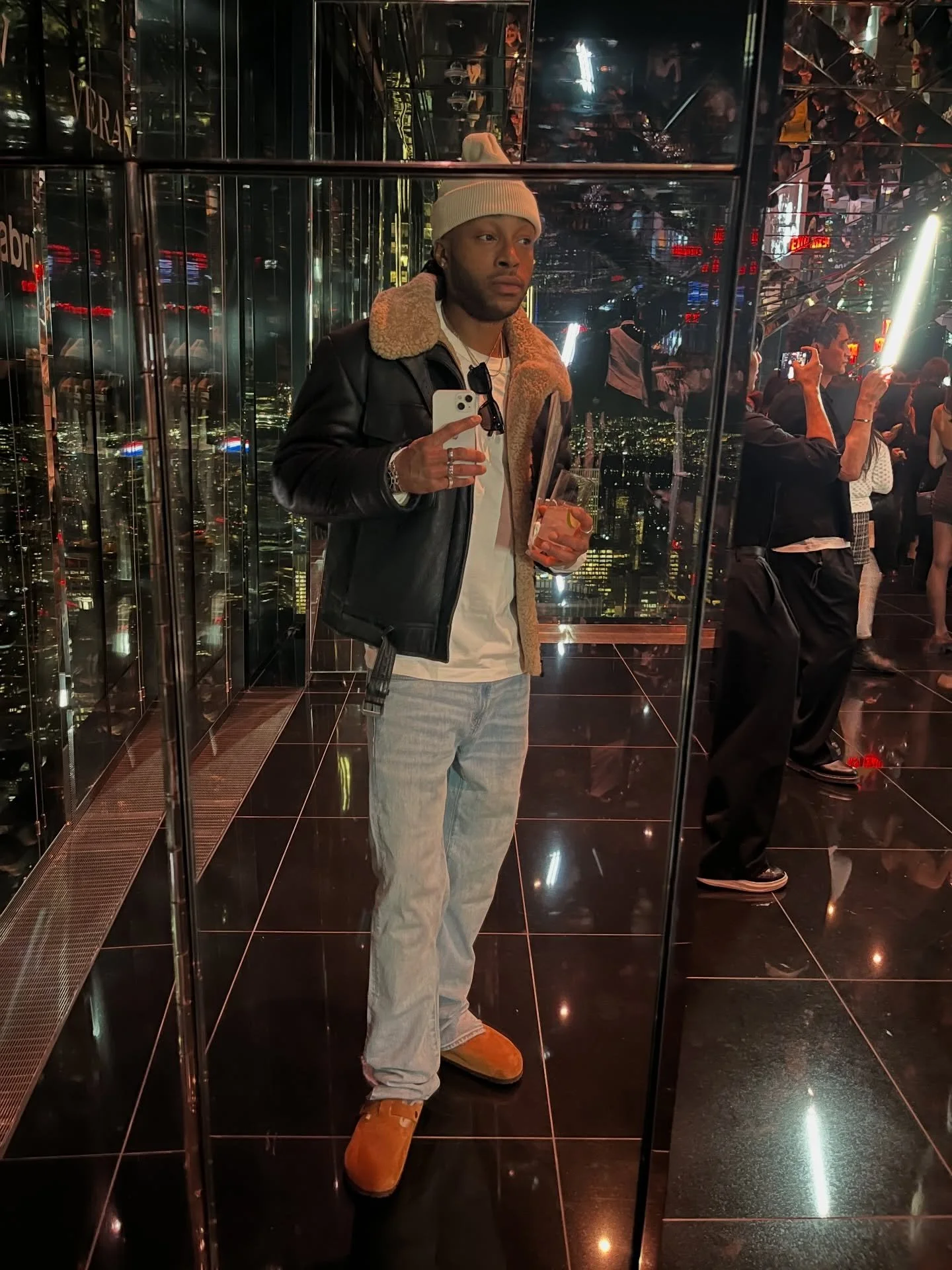 Finna slide&hellip; @reveriepage 

#newyorkcityviews #nycvibes #nycrooftop #morethanwords #sliding