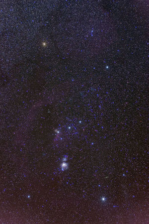THE ORION NEBULA CAN BE SEEN WITH THE NAKED EYE. IT IS THE MIDDLE OF THREE STARS IN THE “SWORD” OF ORION, LOCATED JUST BELOW THE BELT. IMAGE CREDIT: MOUSER - OWN WORK