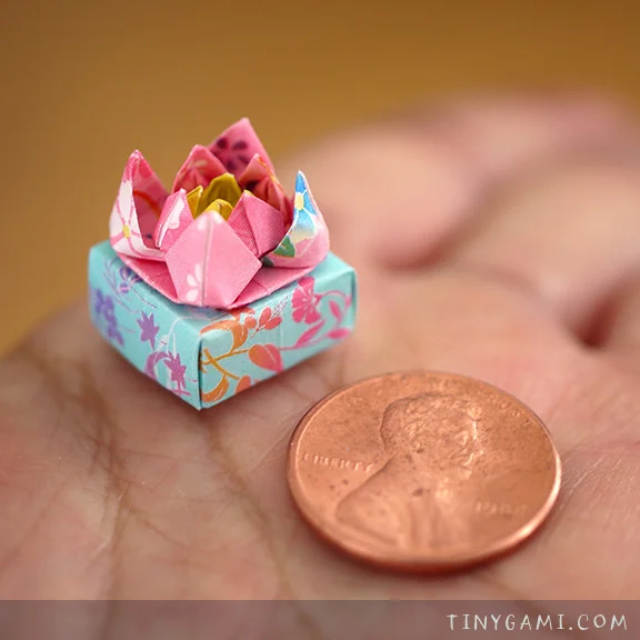 miniature-origami-waterlily-gift-box-tinygami.jpg