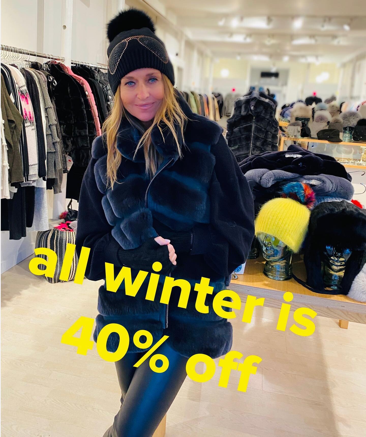 shop our SALE! Everything is 40% off🤩Coats, sweaters, hats and gloves. We&rsquo;ve got 70% off sale racks too! Half price jewelry⭐️#itsamazing #bigsale #goodstuff #easthampton