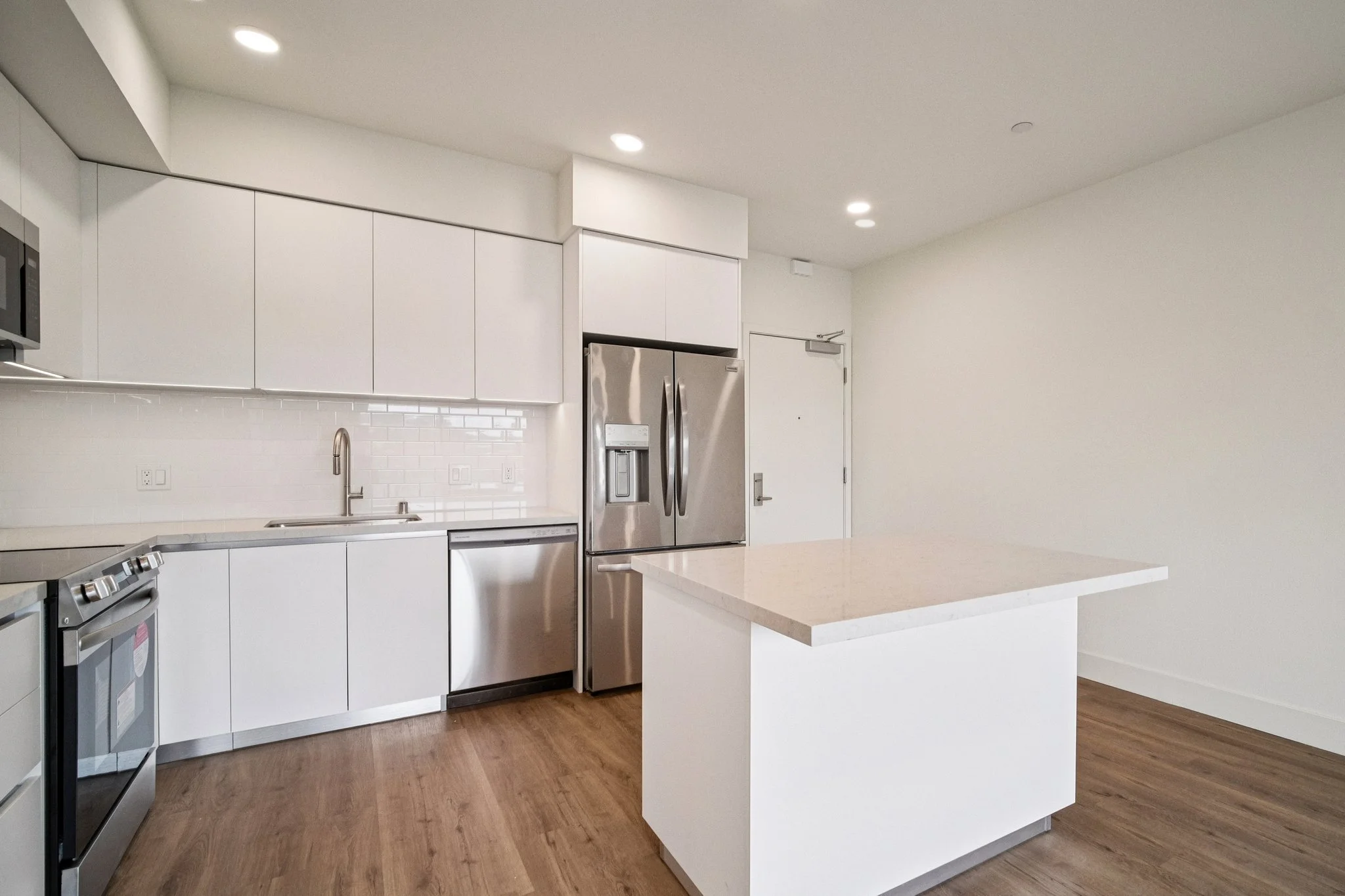 33-web-or-mls-15418 Bermuda St Unit 216-S1909-007.jpg