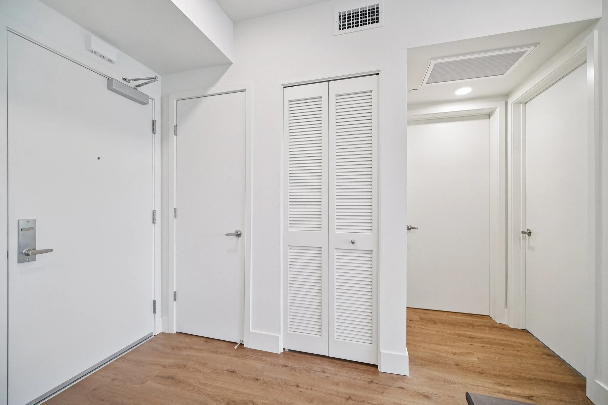 58-web-or-mls-15418 Bermuda St Unit 303-S1909-002.jpg