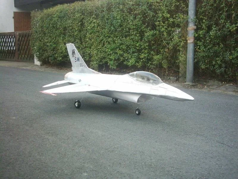 f-16-hans.jpg
