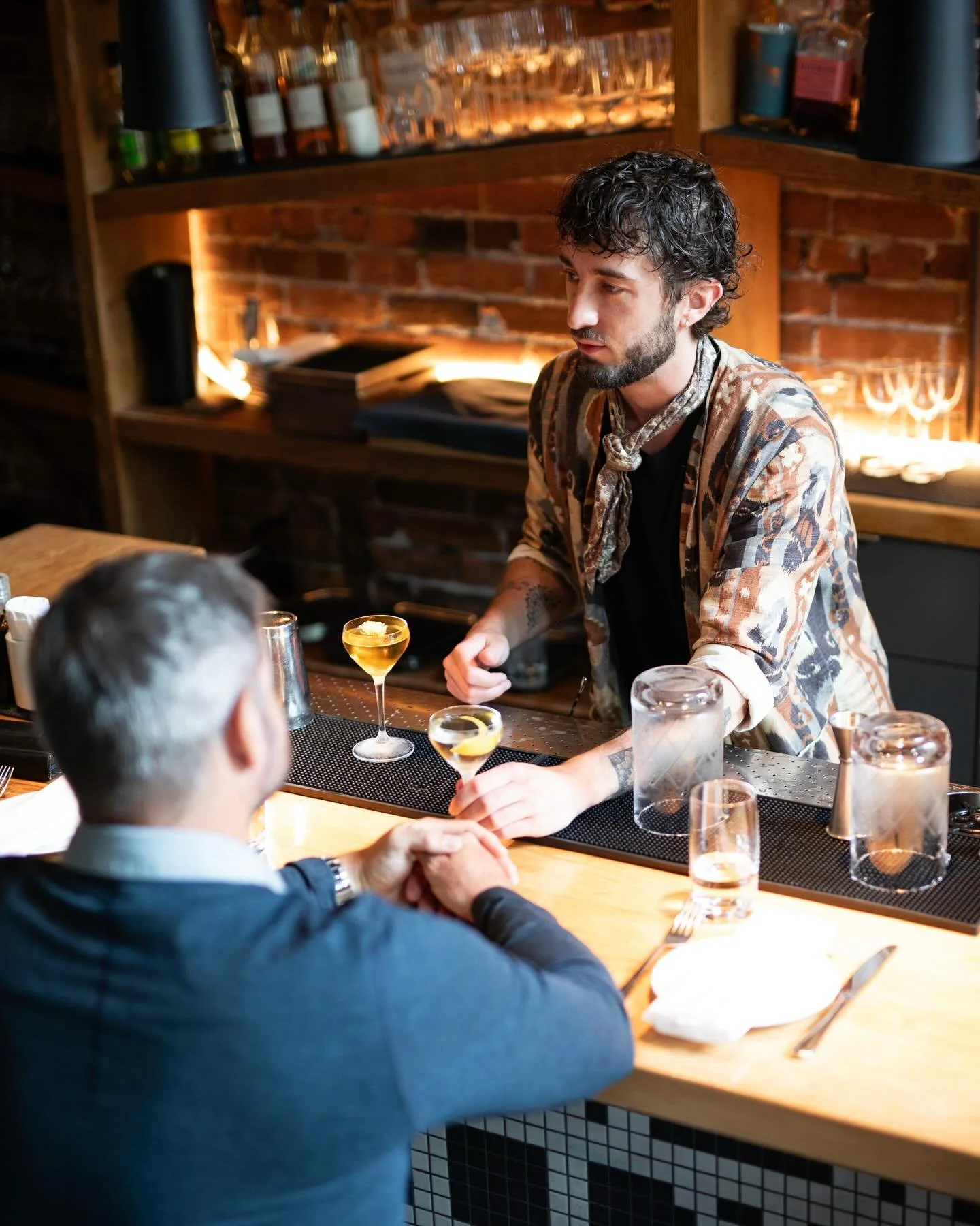 🍸 Mark your calendars... starting this Wednesday, some of the best bar seats in town are yours for the taking! Our all-evening Happy Hour is moving&hellip; to Wednesdays 🗓️ 

Join us at the bar from 5pm onwards for $10 martinis, negronis, $5 oyster