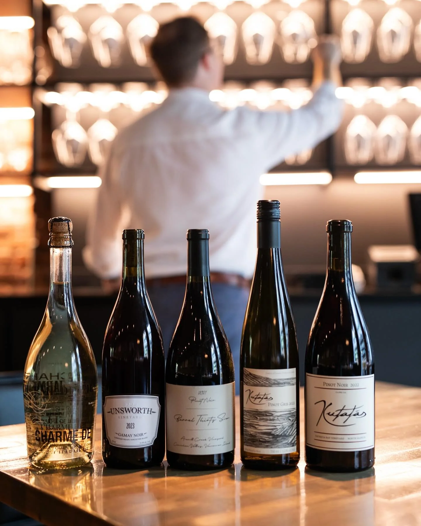 🍷 We&rsquo;re excited to share more about our next Sipping Around BC dinner, presented in partnership with @sanpellegrino_official. 

On Thursday, October 23rd, we&rsquo;ll be pouring wines from Vancouver Island &amp; the Gulf Islands for the final 