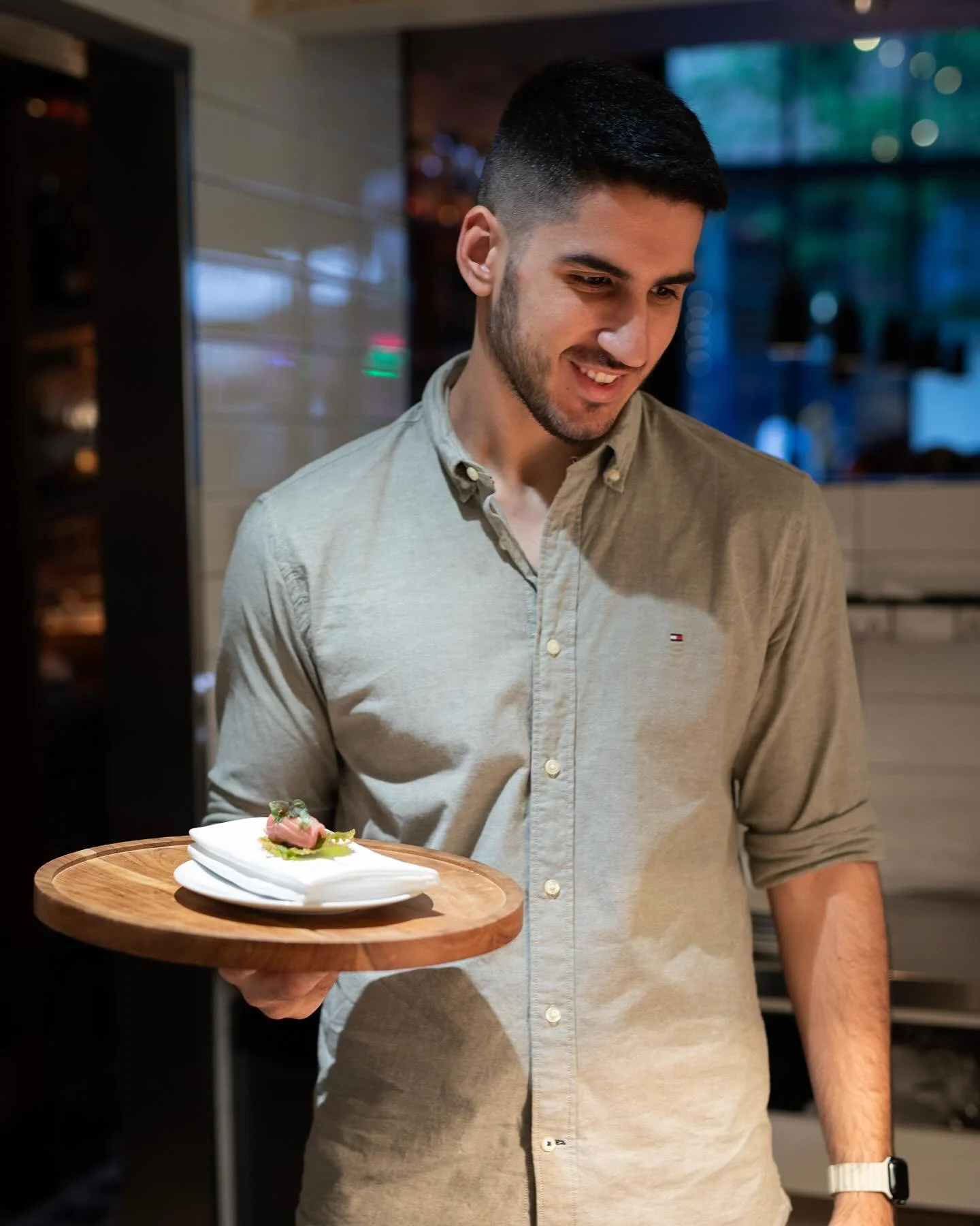Whether you&rsquo;re cheering for the @canucks or the @nhlflames at tonight&rsquo;s season opener, our team&rsquo;s already in mid-season form and ready to welcome you before the game 🏒🍷

Start your night with Le Petit Menu, a $65 three-course dinn