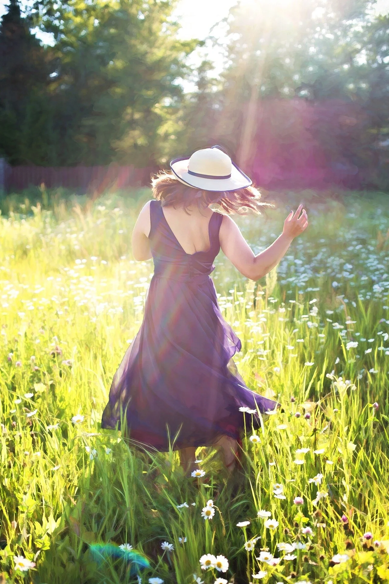 Pixabay - woman in field