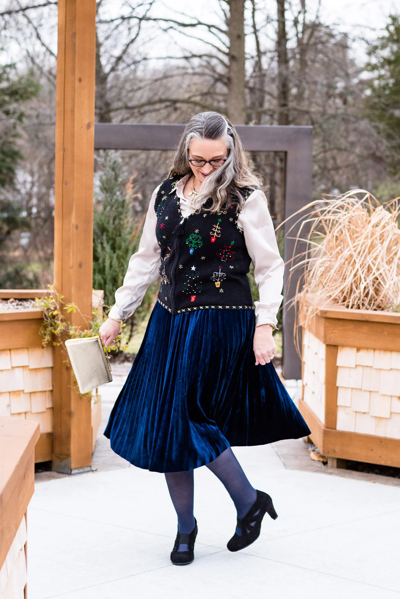 Outfit Inspiration - Christmas with the Kranks - Holiday Vest