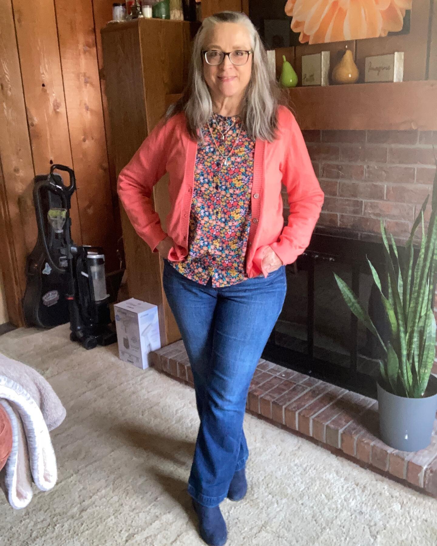 Clearance find mini floral print top, along with my coral colored cardigan. Once again I&rsquo;m shooting for Dressy Casual and Mixed Seasons for the #mismatched style challenge with @hopeinmycloset and @marydeepriver . 

It was a bit of a stressful 