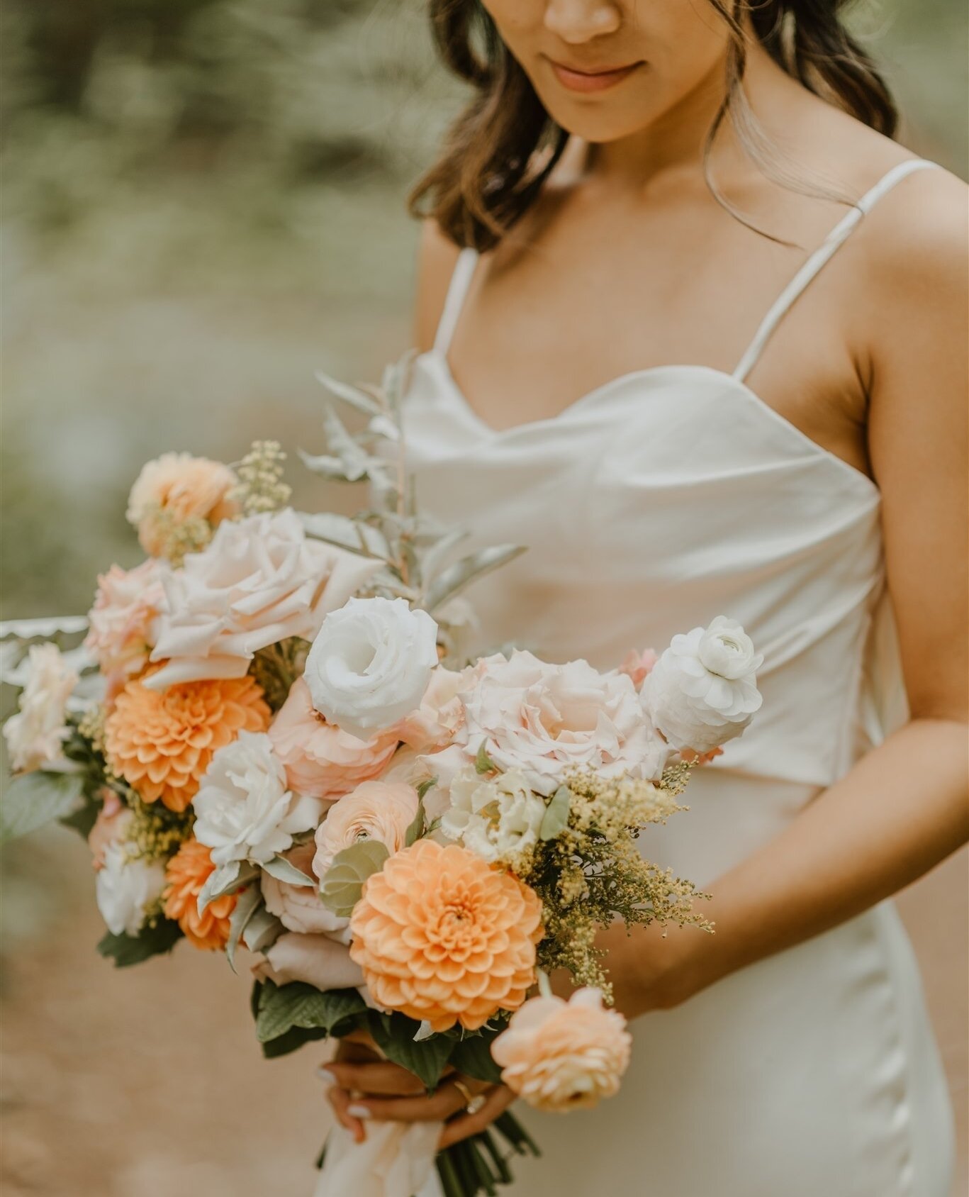 Stacy &amp; Elliott's Summer wedding florals were one of my inspirations for my own wedding colour scheme. The pops of orange were perfect for this summer wedding. ⁠
⁠
You can now find this featured wedding on @eventsource.ca ⁠
⁠
Click the link in ou
