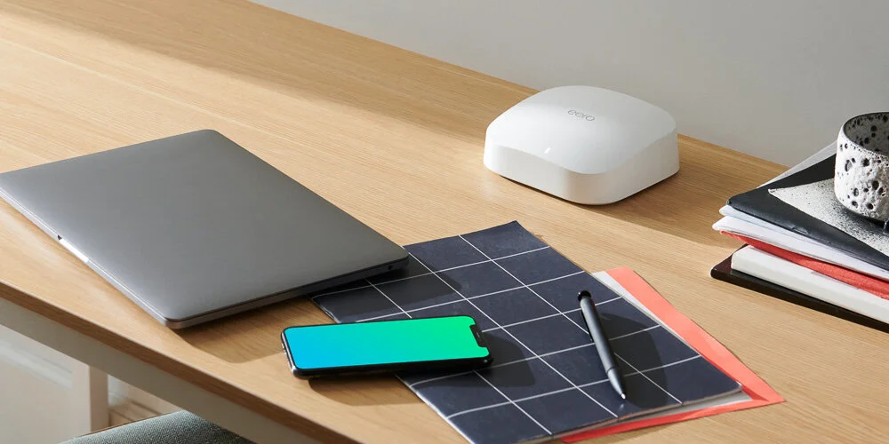 bould_eero_6_pro_on_desk_1000x500_rgb.jpg
