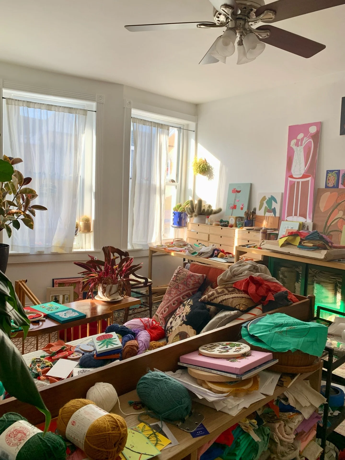 Believe it or not, this is what the studio looks like after hours of cleaning and organizing 😬 Something I meant to do at the end of the year&hellip;and then at the start of the year&hellip;and am only now just getting to in February because I reach