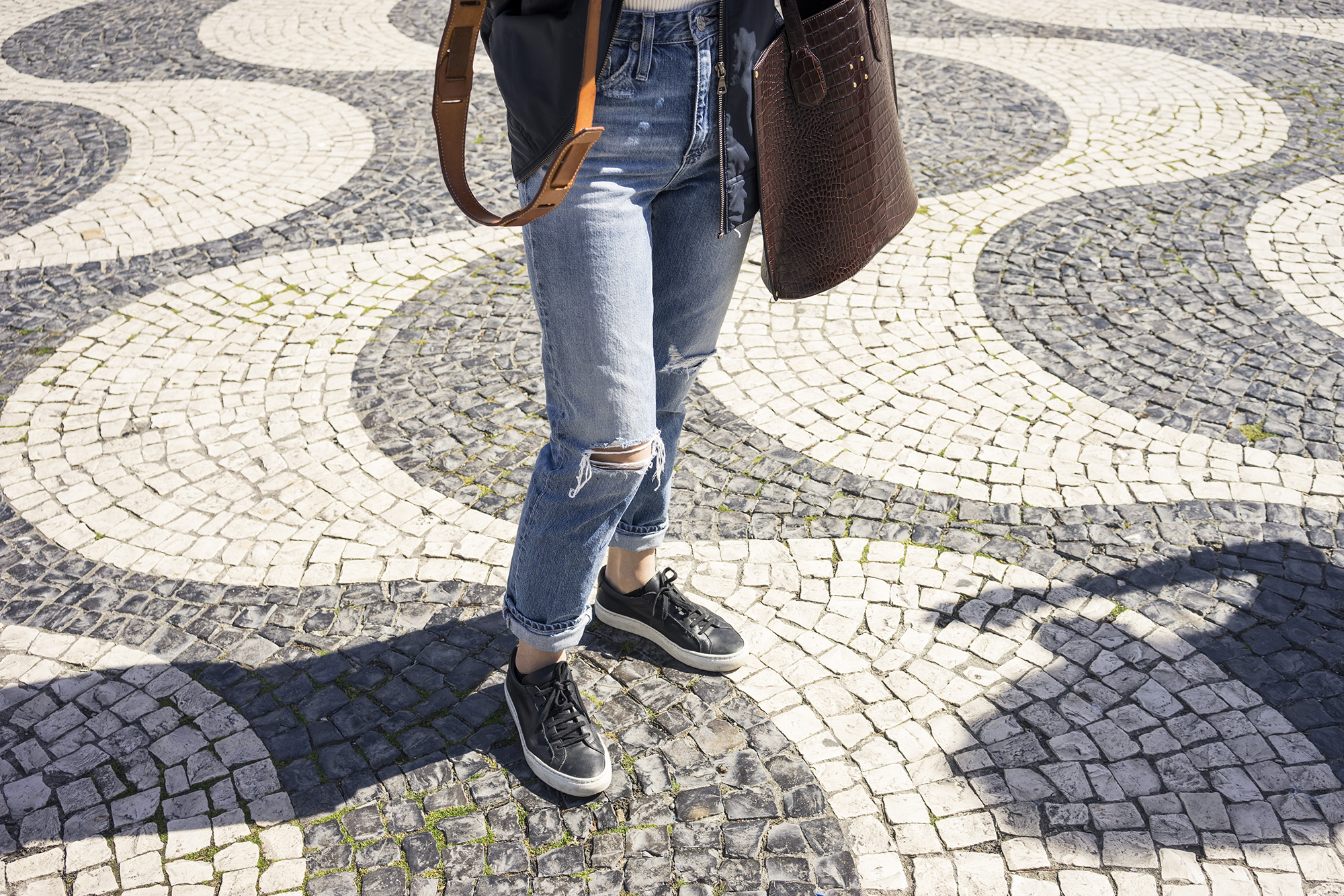 Alice is wearing AG Jeans // Common Projects sneakers&nbsp;// Mini Aubock bag from Trademark