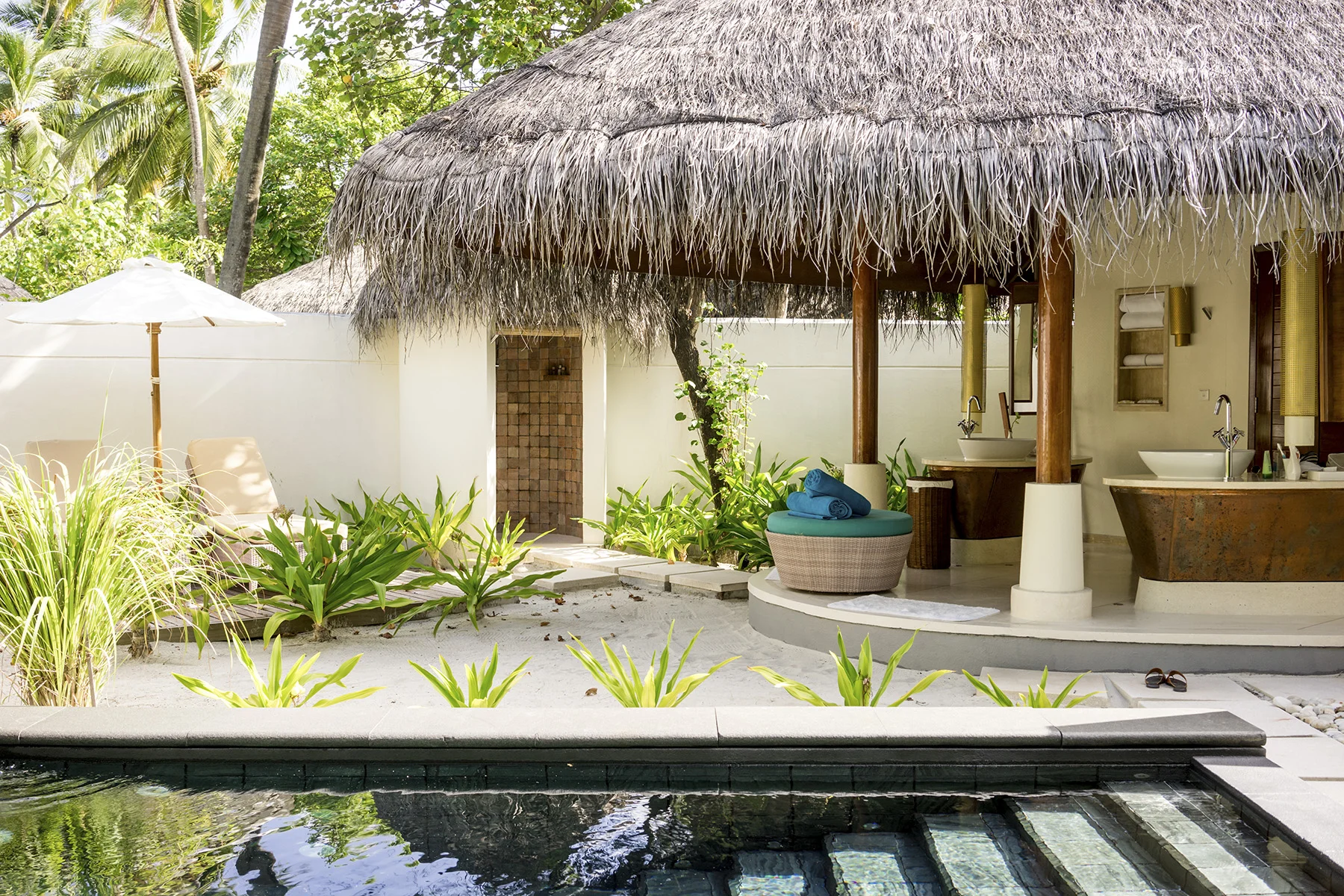 Beach villa complete with outdoor bathroom and private pool next to the bath