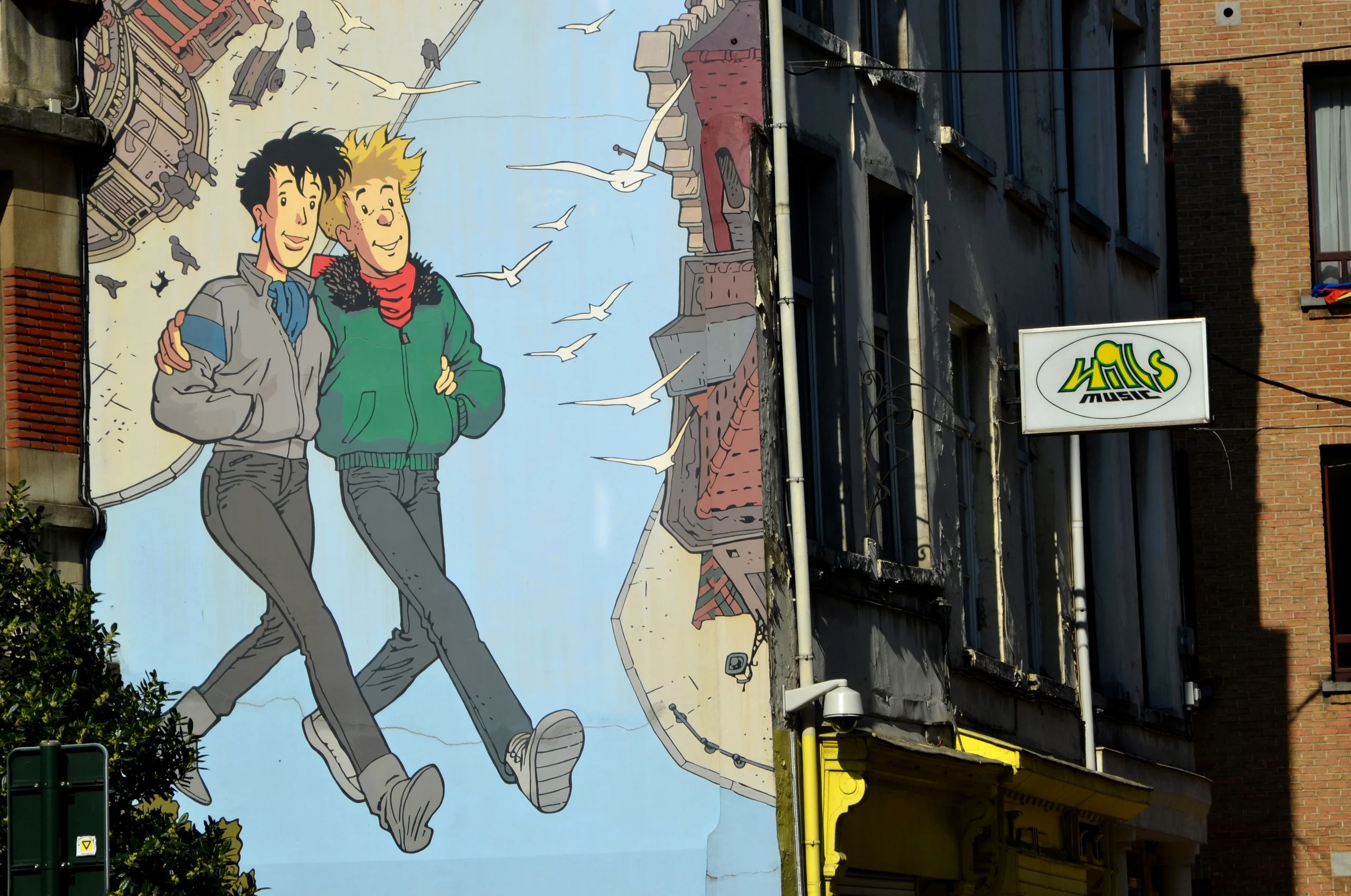 The wall-art really is fantastic everywhere, though.