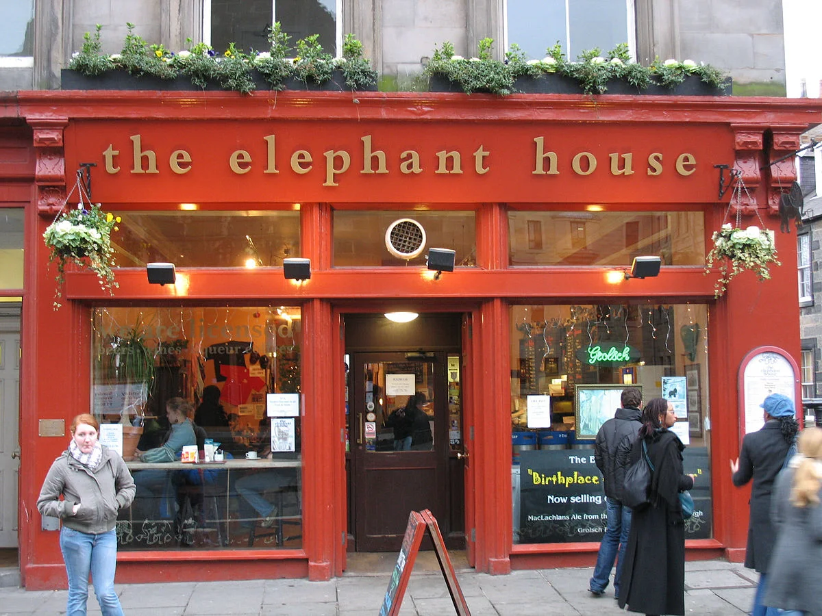 The Elephant House. (Picture via wikipeida. Look, it was dark when I got there.)