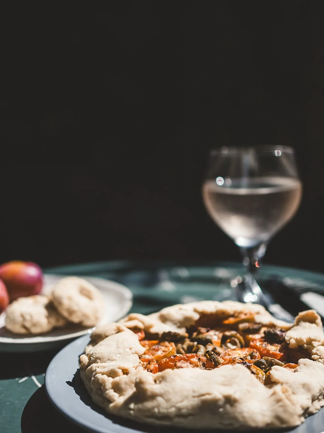 I was going to have a picnic, but ended up eating in the garden instead, with feline company and a cheeky glass of ros&eacute;. I can&rsquo;t quite decide if I more urgently need to rest or work, but this was a good mid-bank holiday weekend treat.
.
