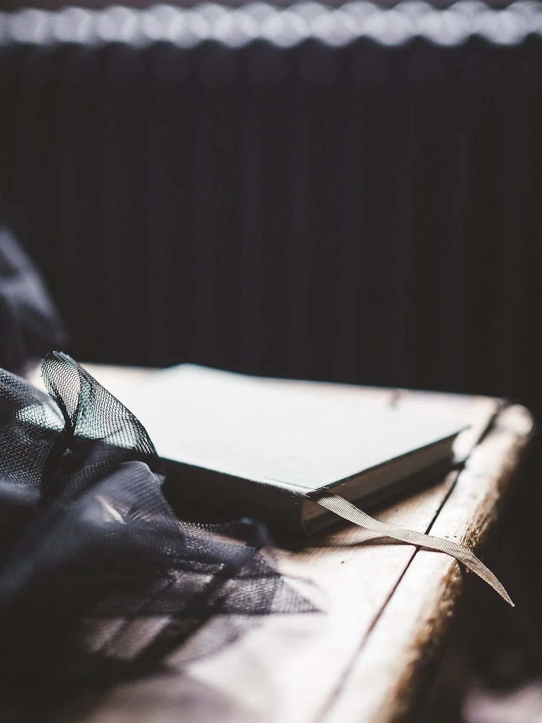 Trésor notebooks feel precious not just because of the silk and gold touches, but because they were created to make the most of the treasures in my stash of supplies.
.
I designed them after I’d decided to keep my collection small. Letti