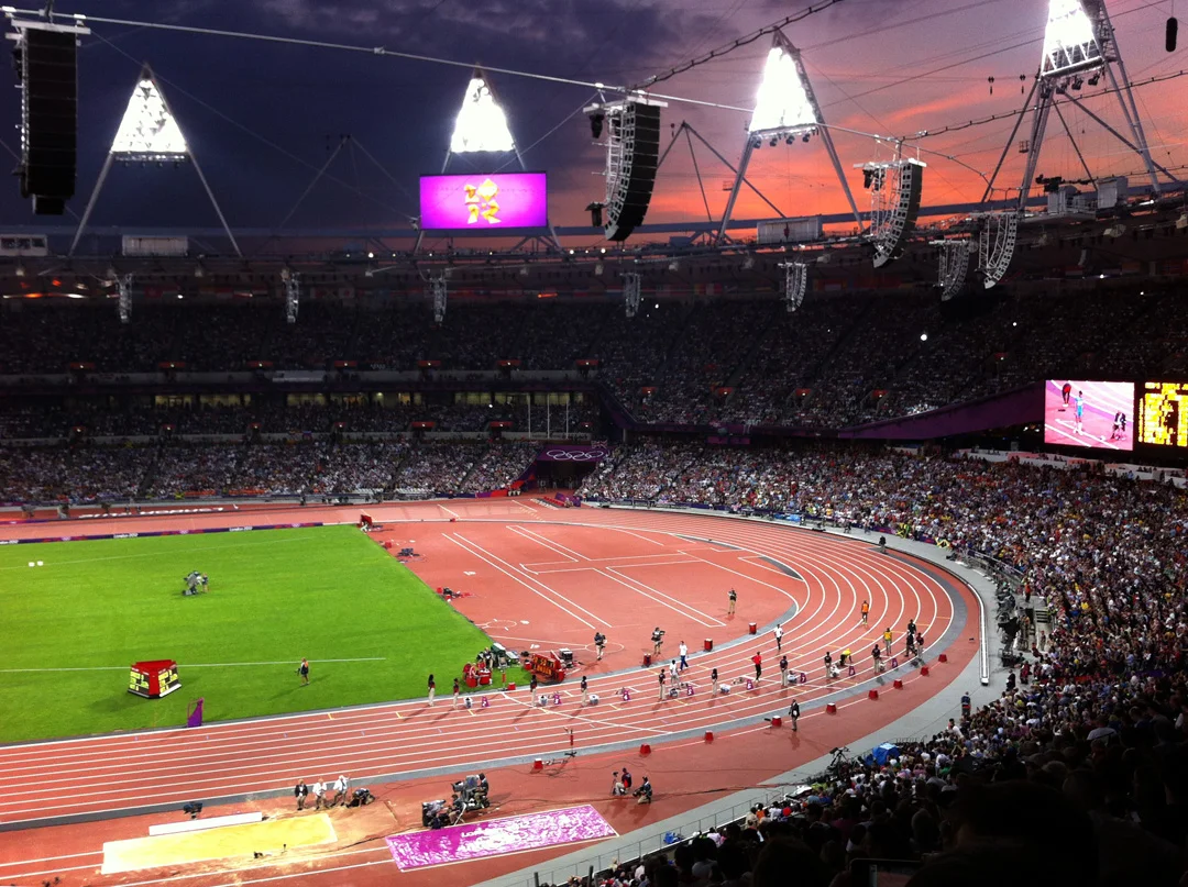 Inside the Olympic Stadium, pre 200m Final