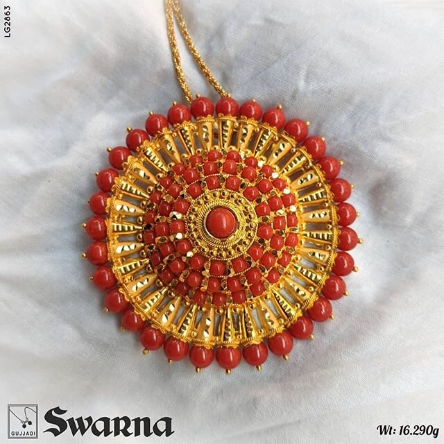 Fancy concentric coral pendant .. Shop online @ /shop.gujjadi.com/
#gold #pendant #coral #pearl #GSB #gsbjewelry #gsbgallery #southindianjewelry #proudgsbian #weddingjewelry #instagold #ootd #accessories #neckswag #jewelsofindia #heritagejewellery #j