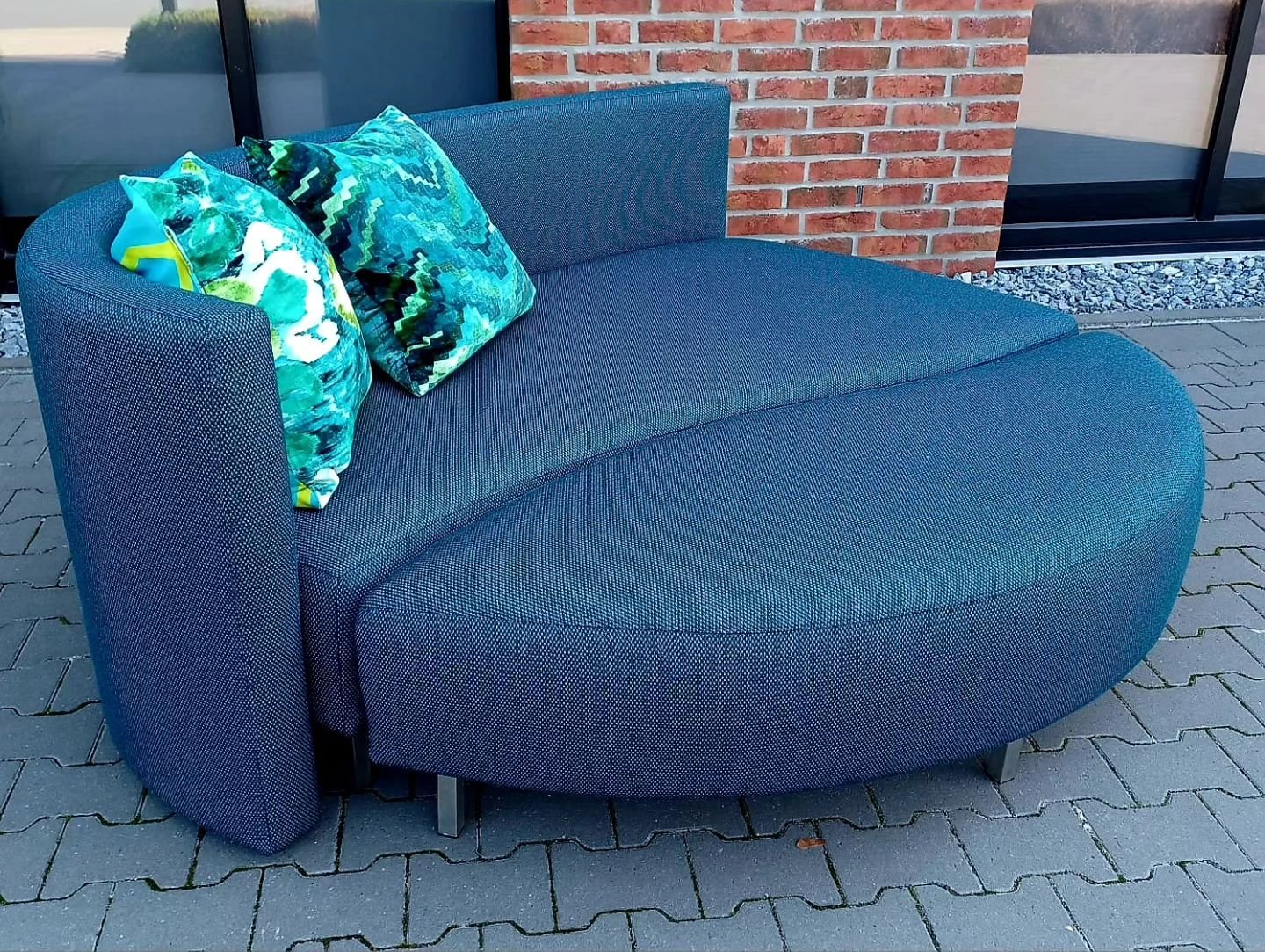Unser und auch Ihr Outdoorm&ouml;belst&uuml;ck beziehen wir nach Ihren W&uuml;nschen. 
Eine grosse Auswahl an Outdoorstoffen finden Sie bei uns. 
Wir beraten Sie gerne!

#sofa #outdoor #drau&szlig;en #garten #kissen #neuanfertigung #individuell #wohn