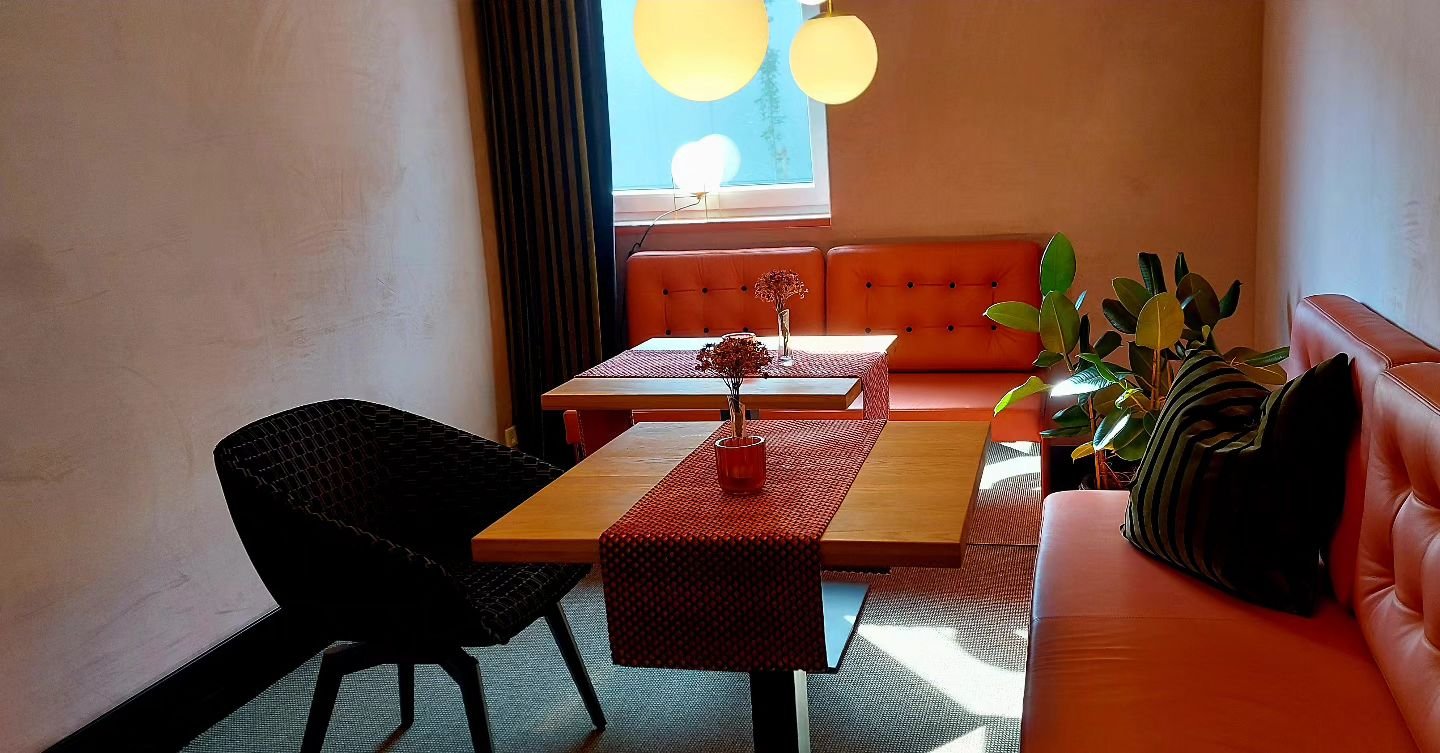 Textilier Raum f&uuml;r eine gute Akustik und mehr Gem&uuml;tlichkeit!

#textil #wandbespannung #teppich #boden #kissen #gem&uuml;tlich #individuell #wohnstilhaus #inneneinrichtung #mastholte #rietberg #lippstadt #lipperode #badwaldliesborn #delbr&uu