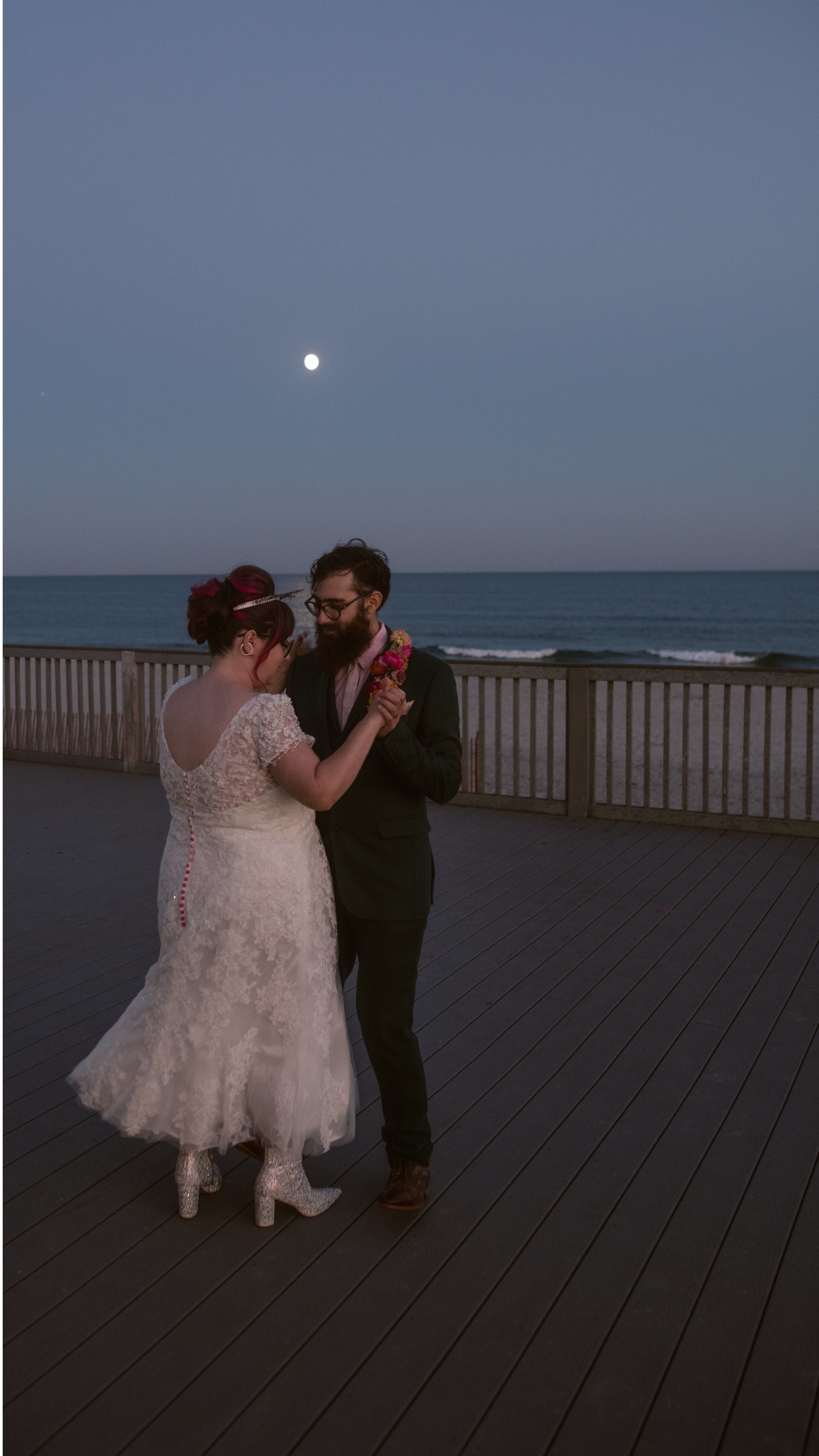 floral_fan_alternative_bride_north_beach_clubhouse_wedding_photography_RI00014.jpg