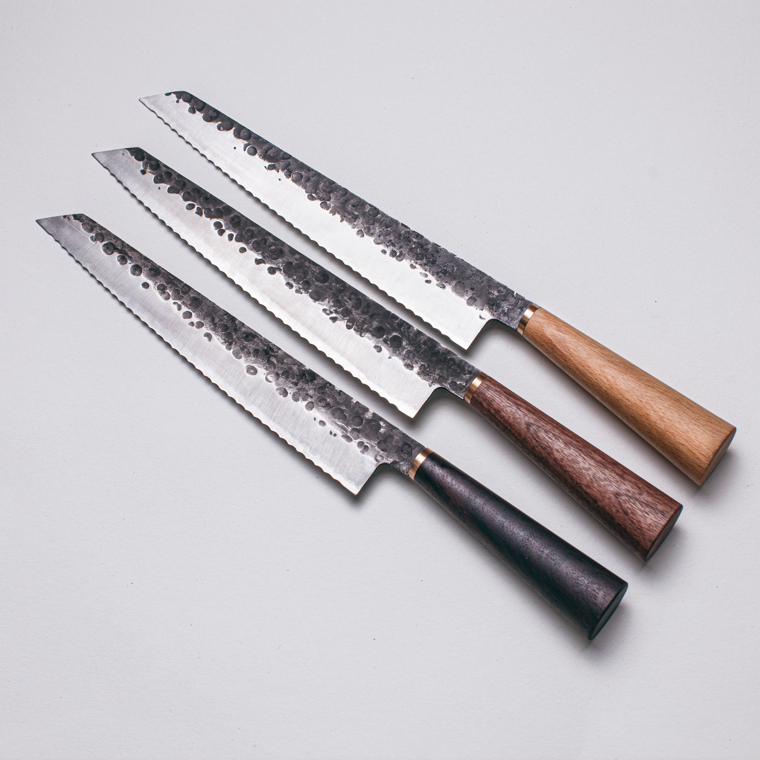 Copy of katto-knives-bread-knife-nala-henry-olivia-angled.png