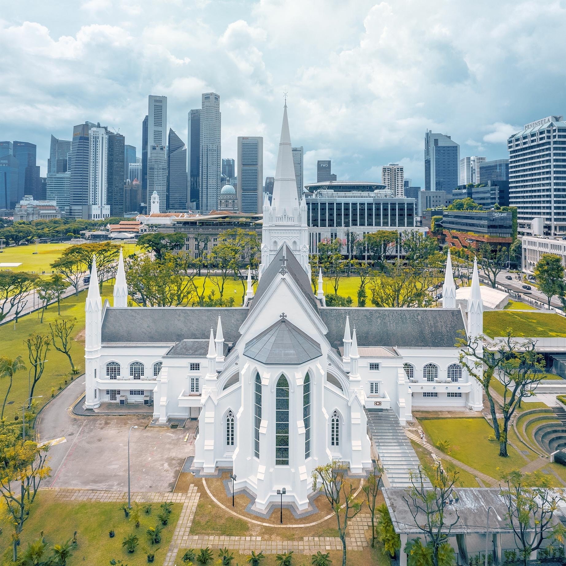 The majestic allure of St. Andrew&rsquo;s Cathedral.

#flyhtstudio 
#singaporearchitecture #cityscape #urbanart #cathedralphotography #travelgram #exploresingapore #historicalsites #architecture #history  #cathedralphotography #heritage #historicbuil