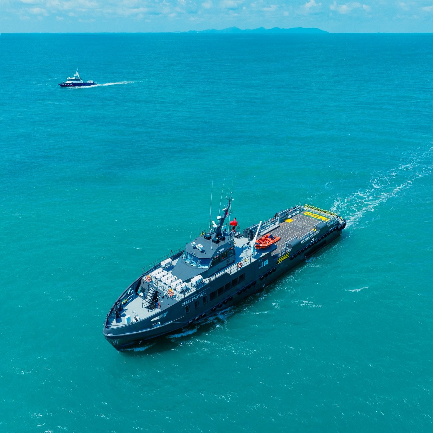 Salt. Steel. Open sea.
With the watchful presence of the Singapore Police Coast Guard on the horizon. ⚓🌊
#flyhtstudio #maritime #ship #shipspotting #sailor