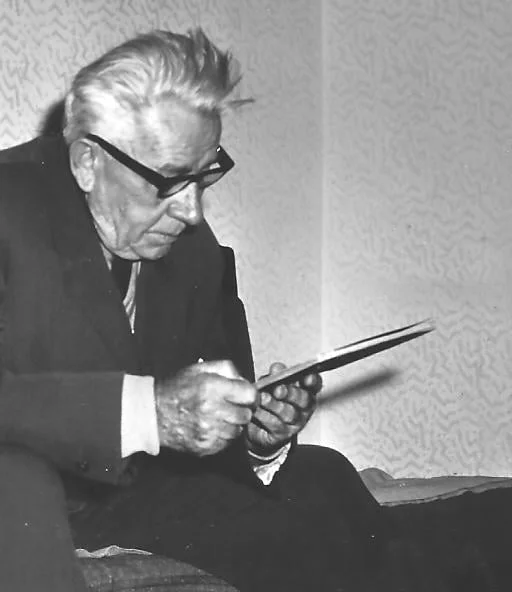 stále četl.jpg