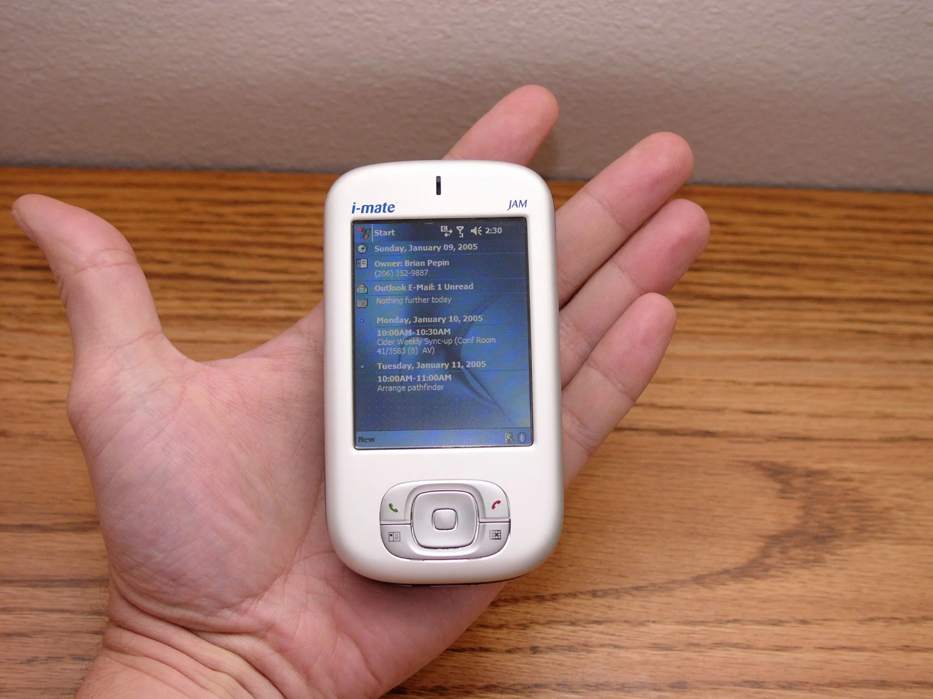 The iMate Jam is tiny!