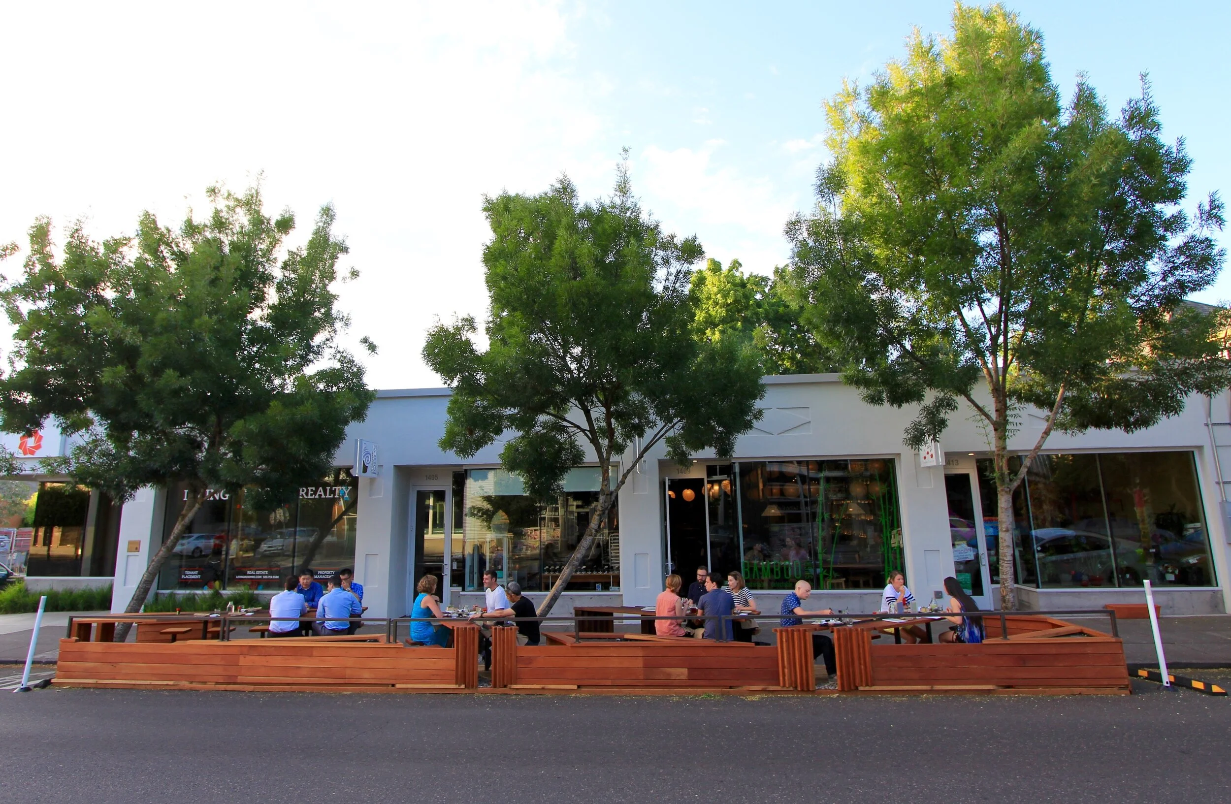 Bamboo Sushi Street Seat 01.jpg