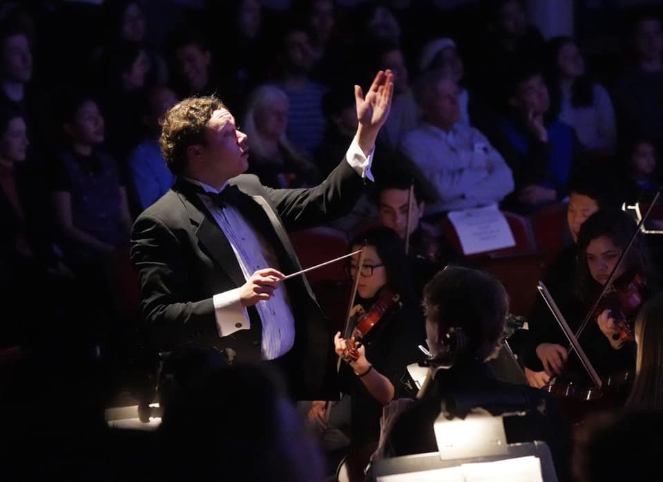  Benjamin P. Wenzelberg ’21 conducts the Harvard College Opera orchestra in Mozart's  Die Zauberflöte . 