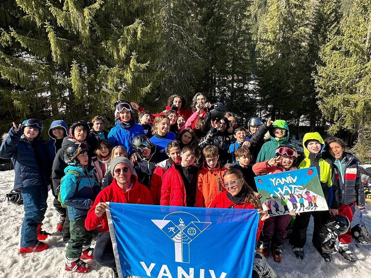 ☀️ YANIV CHATEL FEVRIER 2023 ! Qui mieux que vous ? ✅ Soleil ✅Neige ✅Ambiance ! Profitez bien de vos derni&egrave;res pistes 💙 #vosplusbellesannees