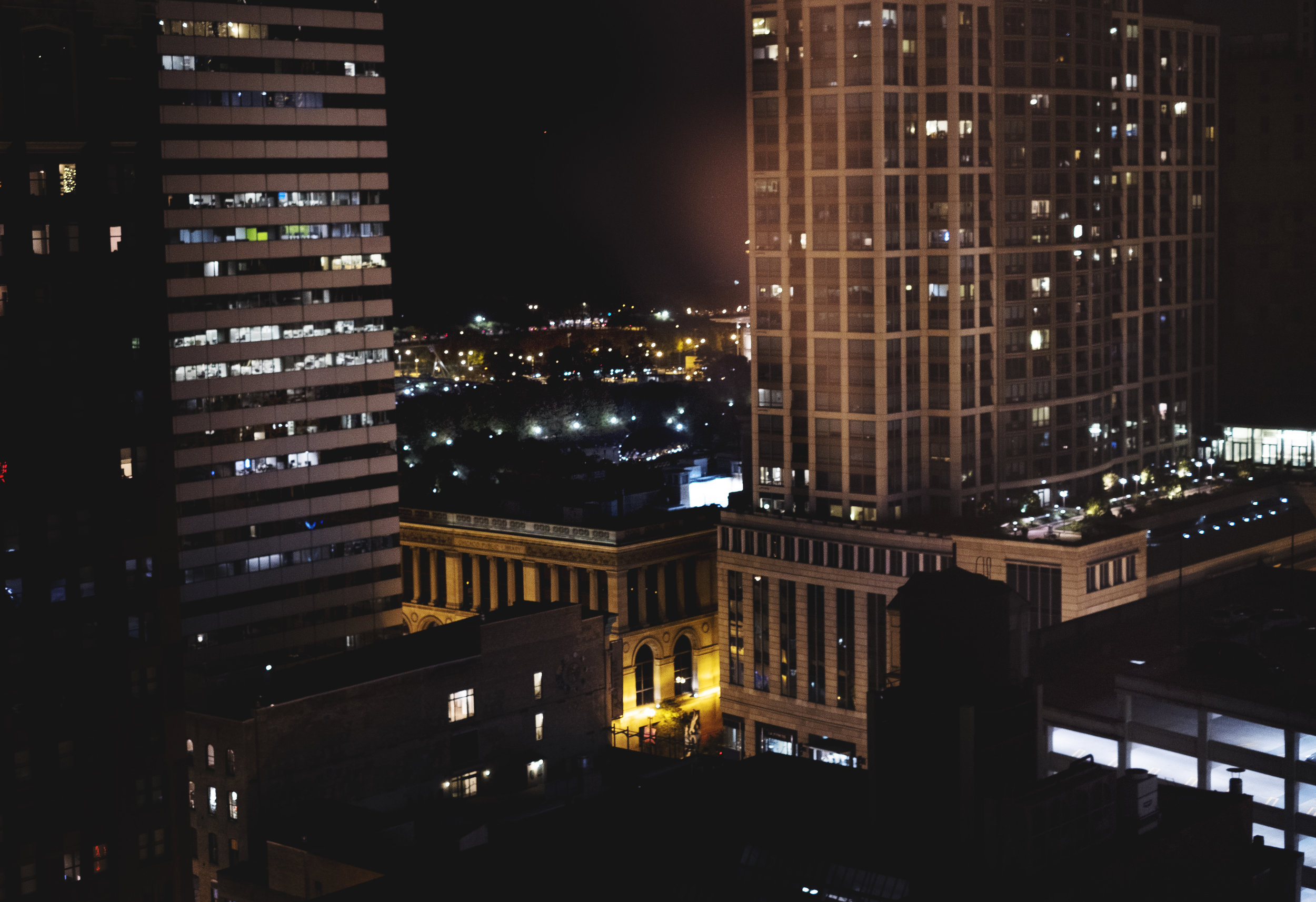 Chicago-Riverwalk-Proposal-Engagement01.jpg