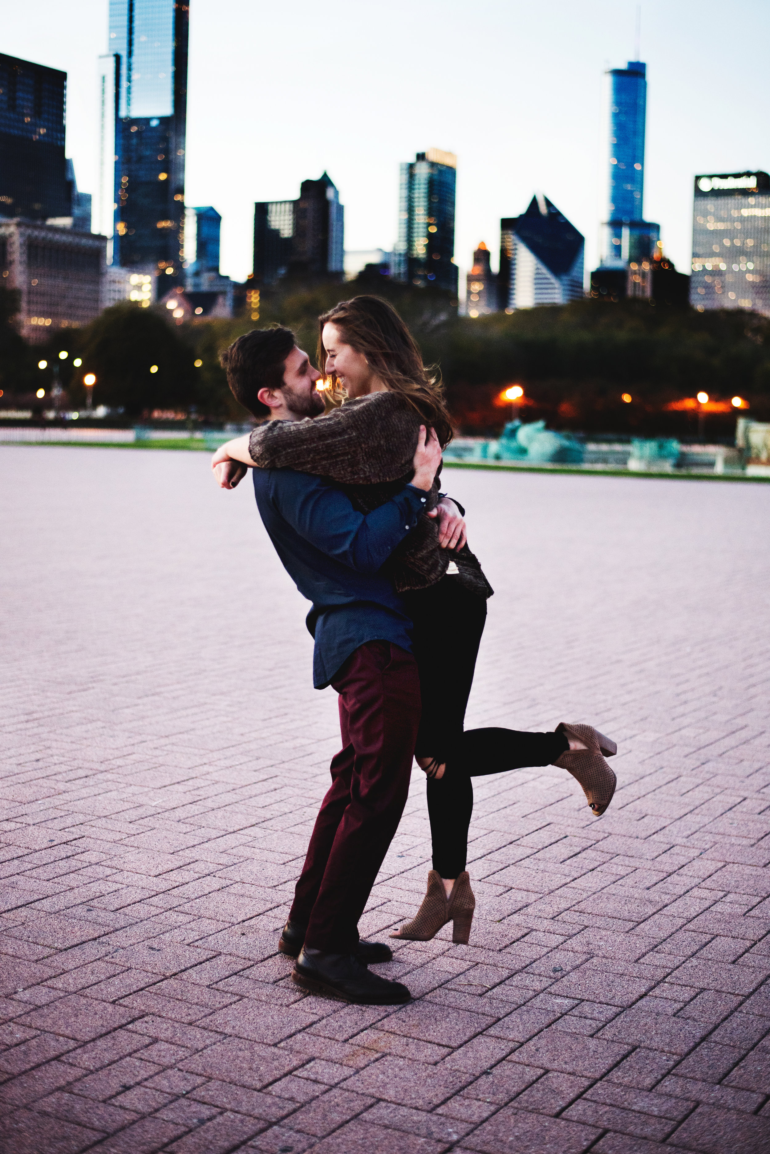 Chicago-Fall-Engagement-Session_0165.jpg