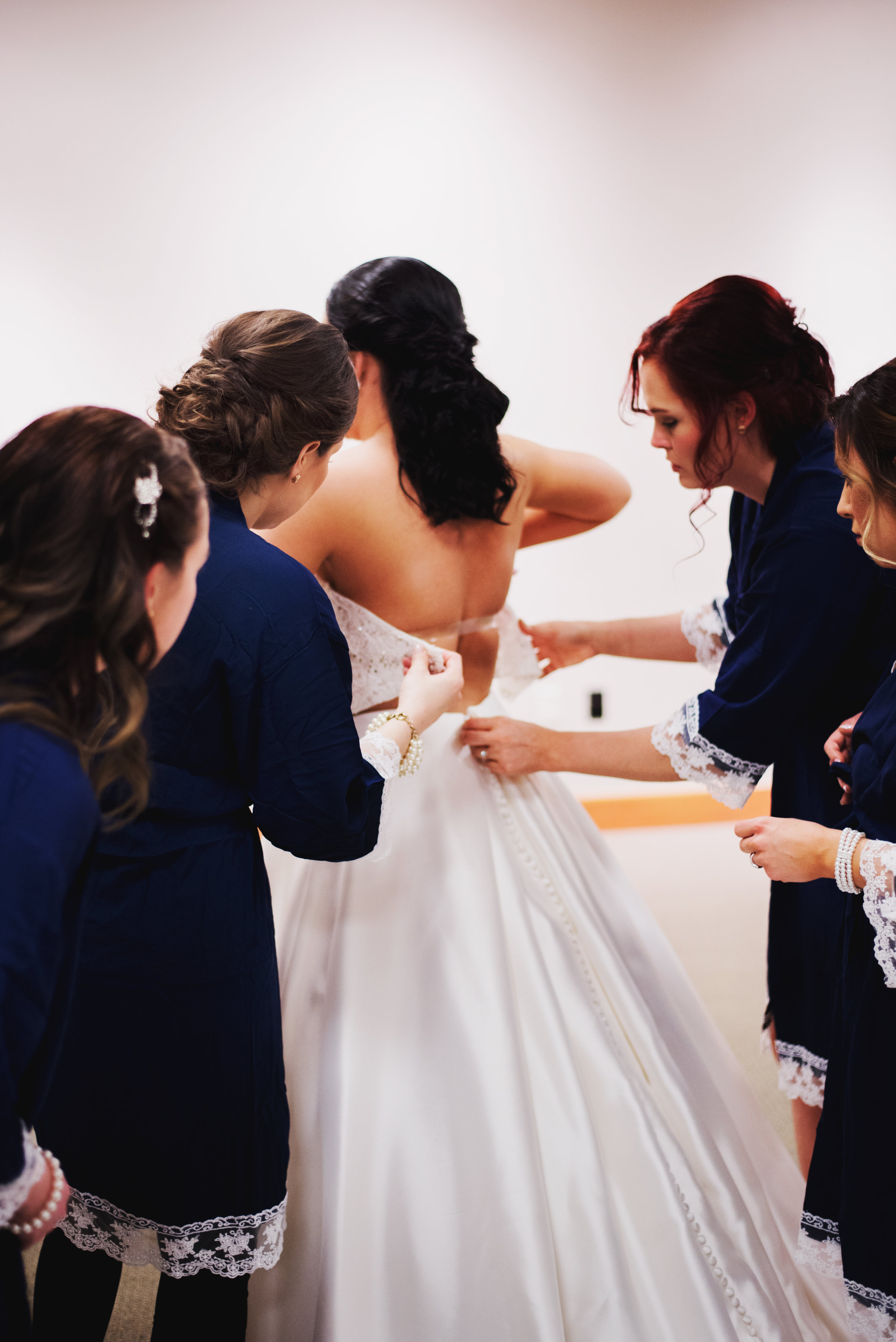 1-Hagen-Rockford-Wedding-Getting-Ready_0029.jpg