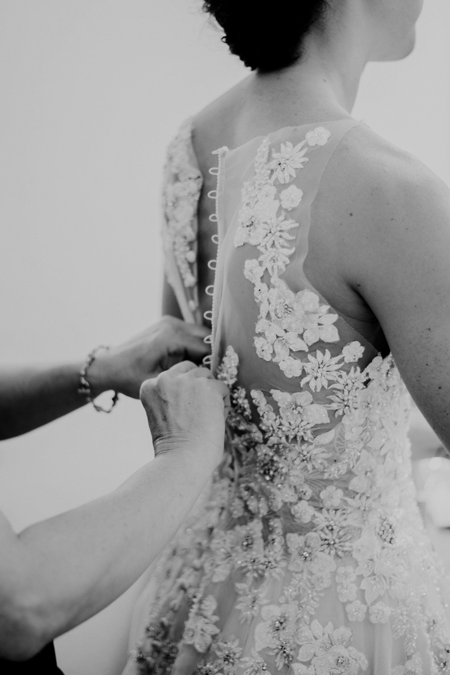 005_Moser-Wedding-OakbrokoBathandTennis_0008.jpg