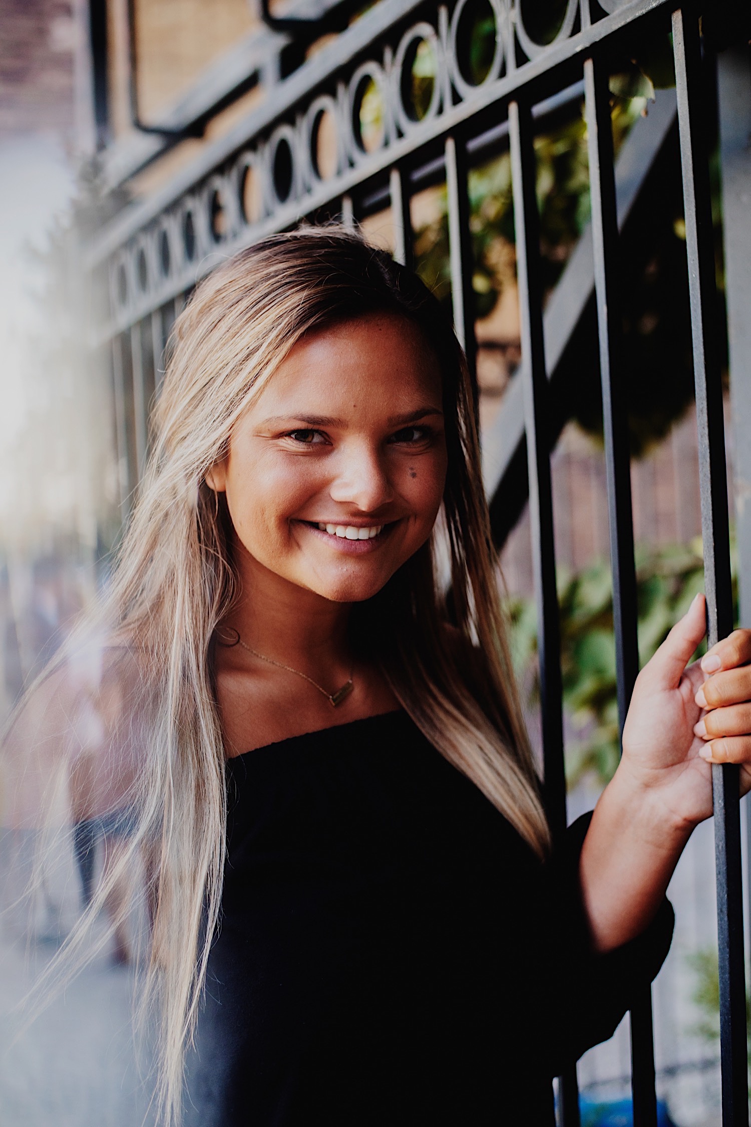 42_Skyler-SeniorSession-WestLoop-Chicago0823.jpg