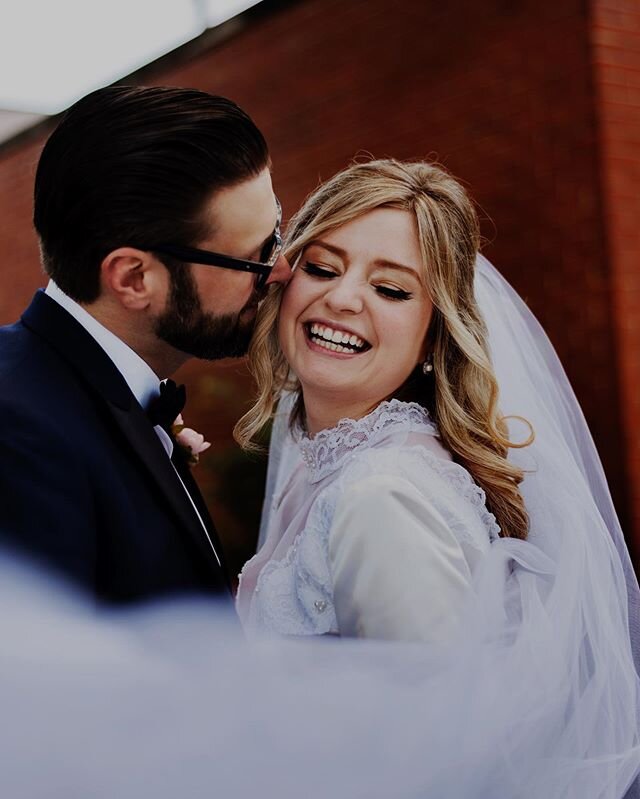All the heart eyes for Molly and Jordan 😍😍 // Fun fact, Molly wanted to wait for their big celebration next year to wear her wedding dress so for their small wedding this year she wore her mother-in-laws! I thought that was such a fun way to make b