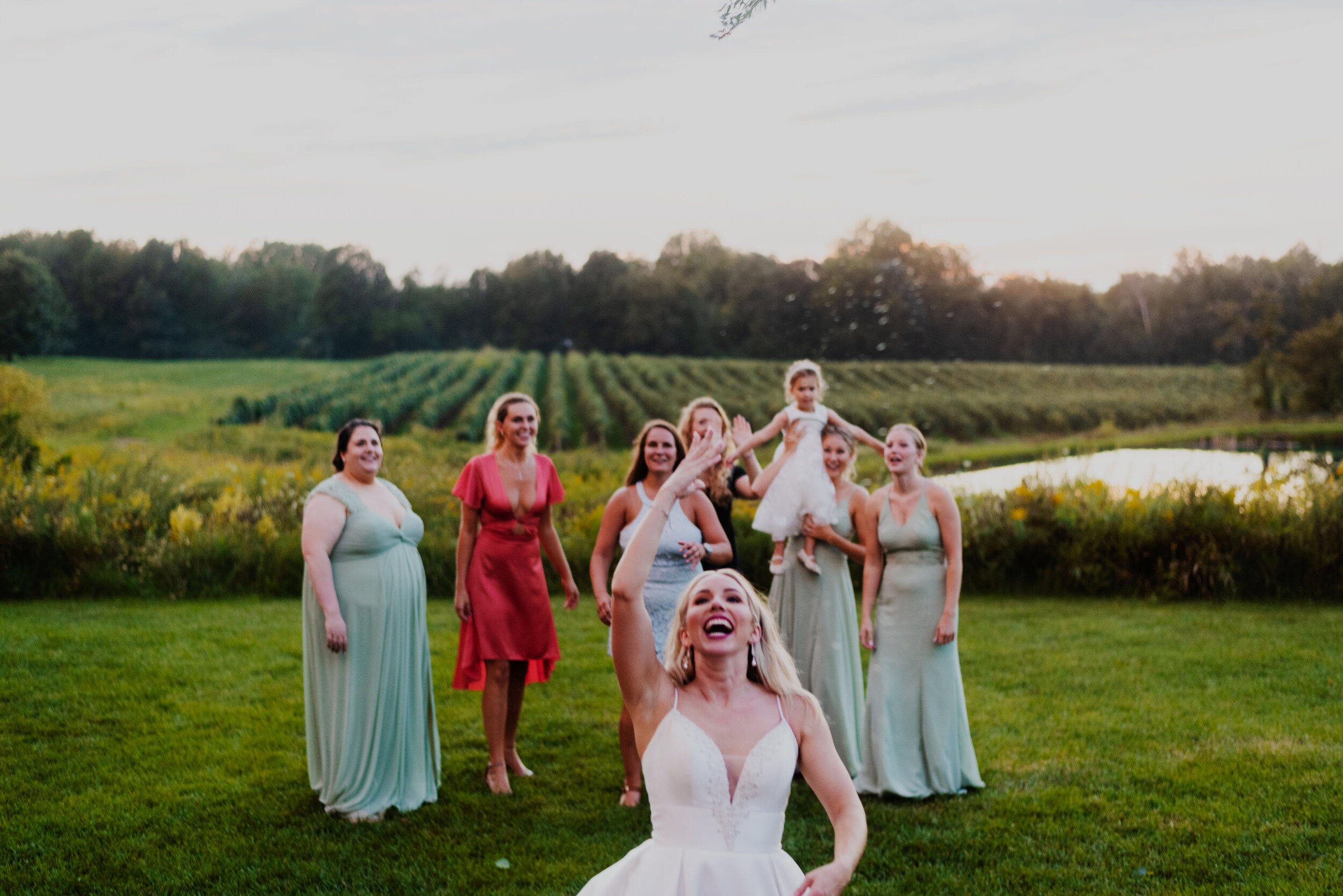 Moore-Howard-HiddenVineyard-Michigan-Wedding-BouquetToss-10.jpg