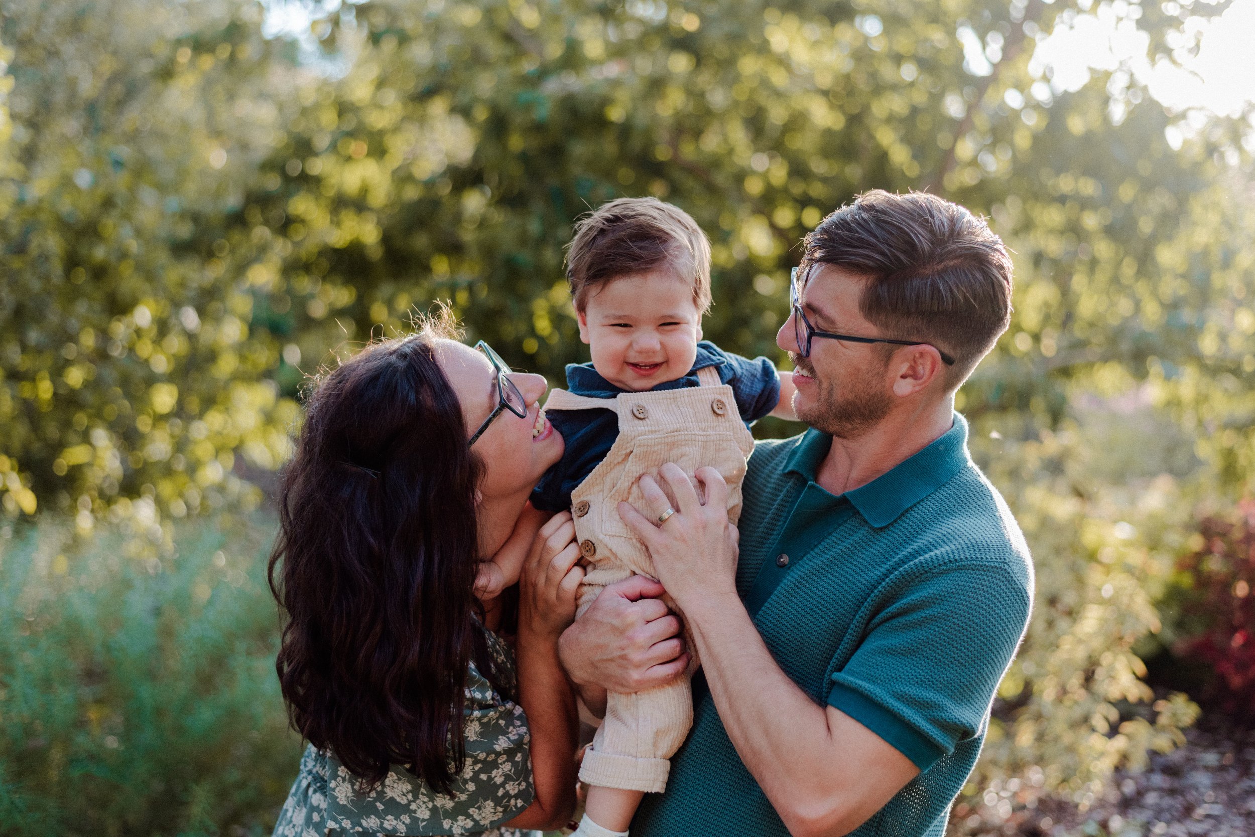 Genovise Family Lilacia Park Lombard Illinois // Western Suburbs of Chicago Family Photographer
