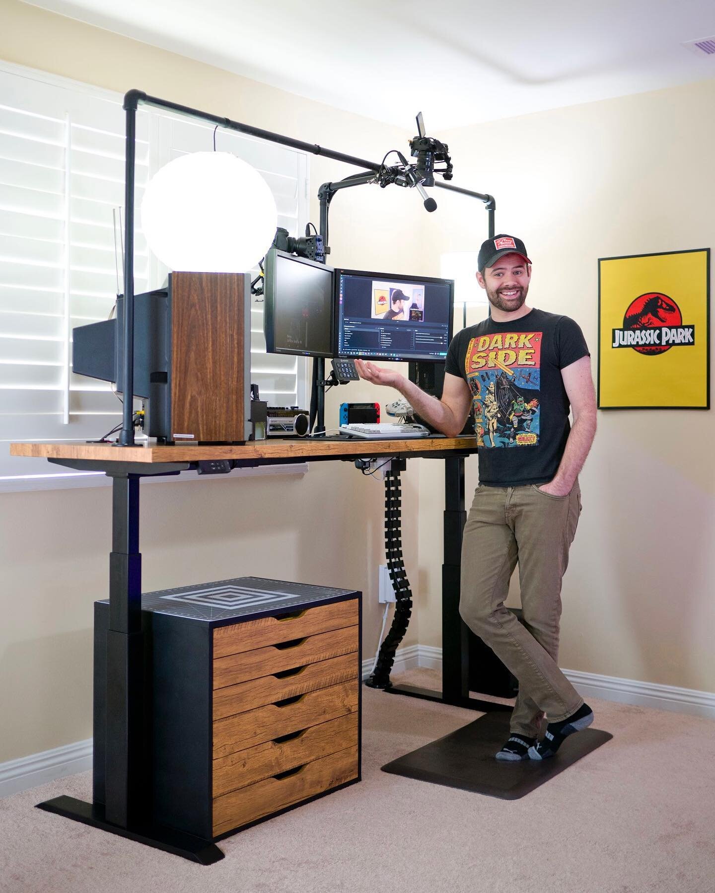I present to you the ultimate sit/stand desk for twitch streaming. I've been wanting a standing desk for some time now and after a good deal of research, a few days of building, and 2 days of cable management, I came up with the perfect desk. I'm so 