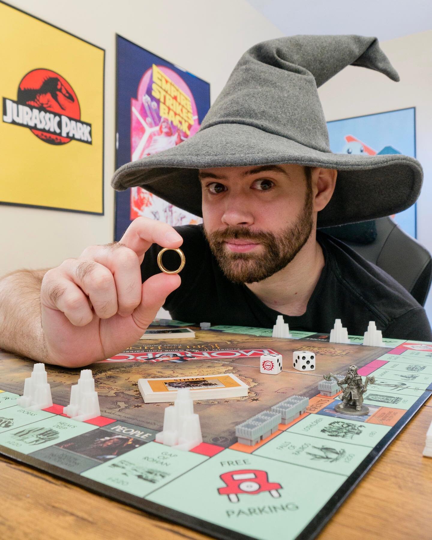The One Ring is taken hold of me... I've actually been streaming Lord of the Rings Monopoly most Fridays on twitch, so feel free to come hang out! Who's your favorite LOTR character?
#twitch #boardgames #LordOfTheRings #lotr #tolkien #monopoly #ganda