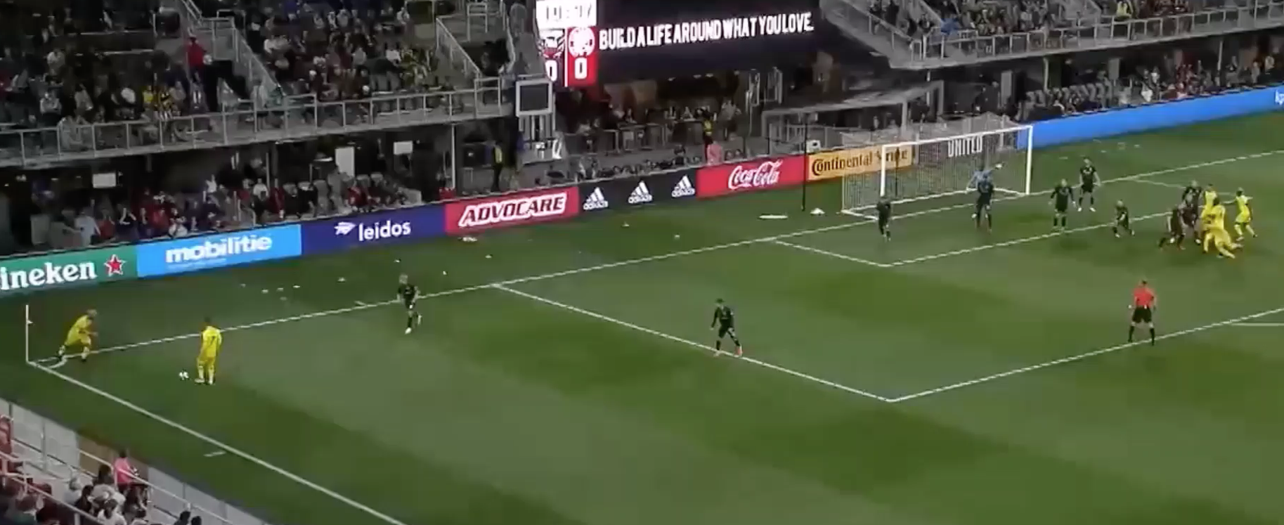 The defensive set-up on this corner kick