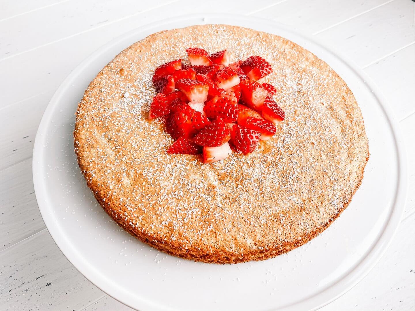 Looking for a last minute cake recipe for Easter? 

This fluffy orange almond cake with berries is a burst of freshness in springtime. The combination of citrus notes and almonds is heavenly, making it a not-too-rich end to any meal. Serve this for a