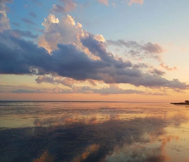 Is there anything better than a summer sunset? 💫#WomenWhoSeek #SaintHugh
📸: Taken from a kayak in Lake Pontchartrain