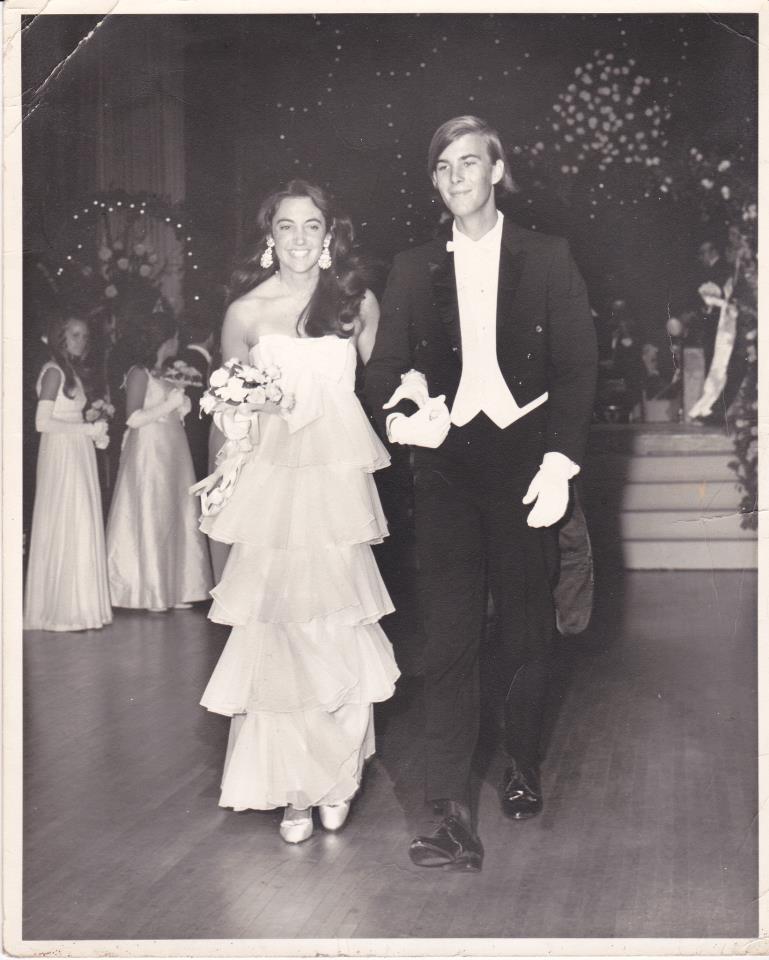 In 1970,&nbsp;Linda made her debut at the famous Infirmary ball at the Waldorf-Astoria. That night she had no idea her handsome escort from Bal Harbour would eventually &nbsp;become her husband.&nbsp;They've been married 40 years and have two childr…