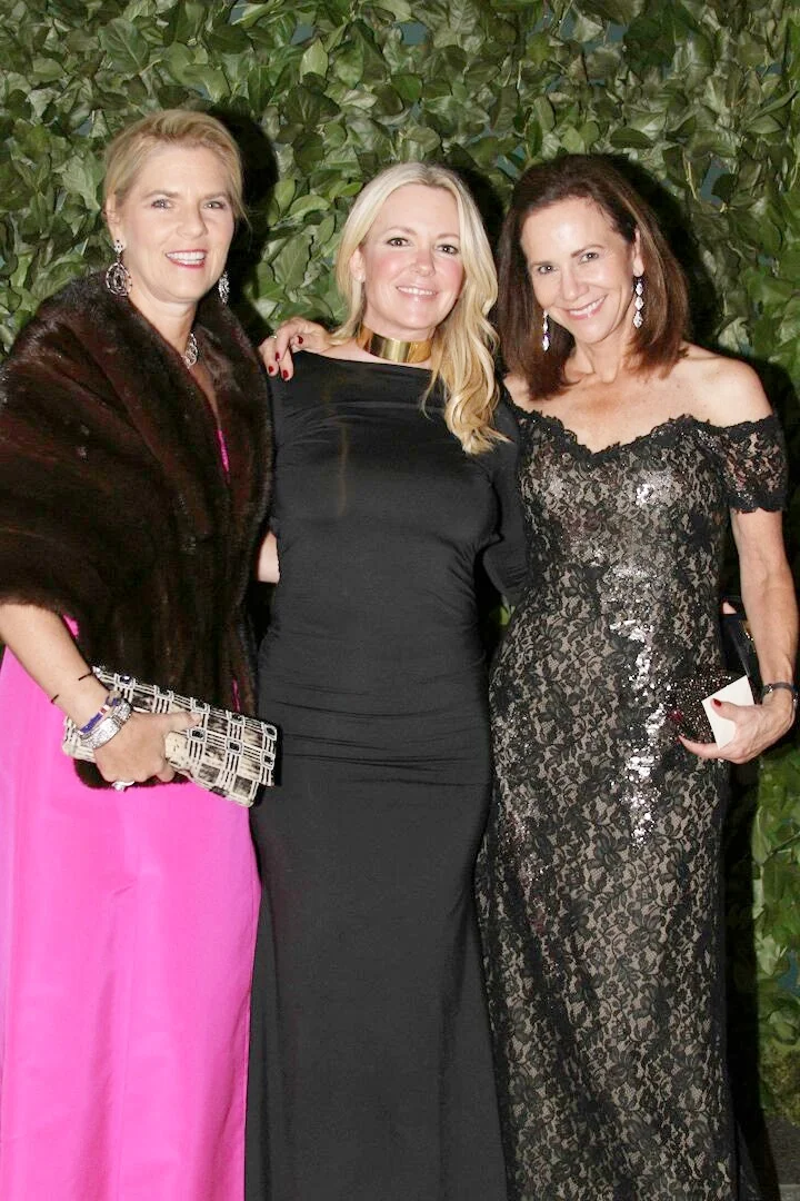 Charlotte Wickham, Carolyn Hudson and Posey Mealy. 